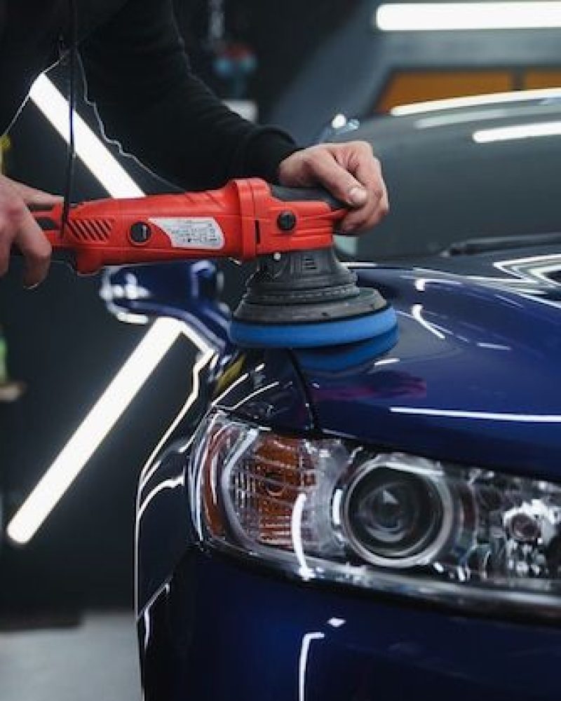 Premium Photo _ Polishing car after painting Detailing car from the outside Device for polishing in hands